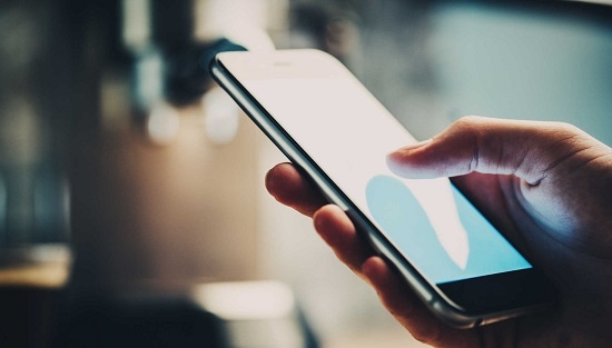 Trom iPhone 11 cua co gai, thanh nien nhan tin bat phai chuoc lai hinh anh