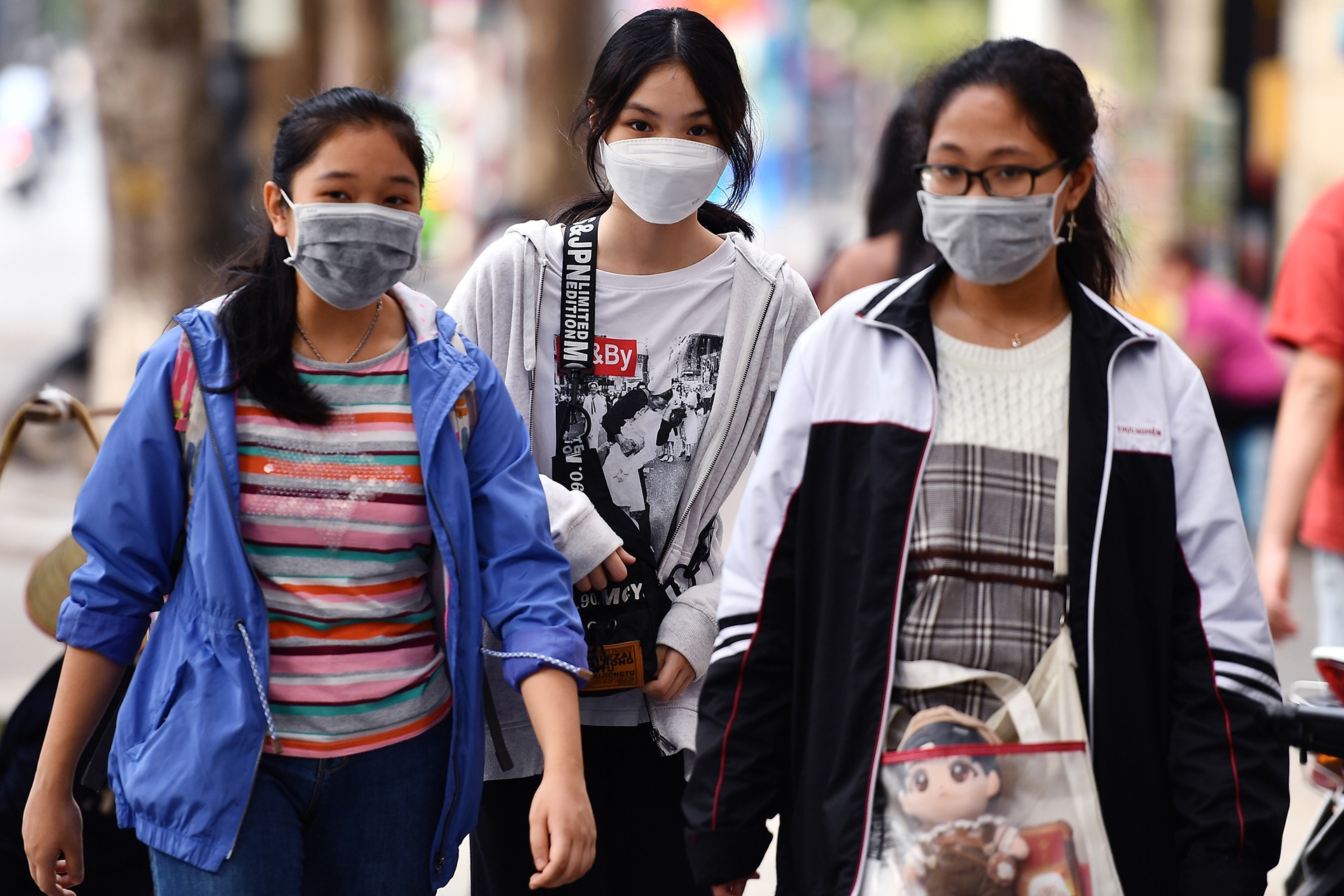 Nguoi duoi 18 tuoi o TP.HCM chua nen ra duong sau 30/9 hinh anh