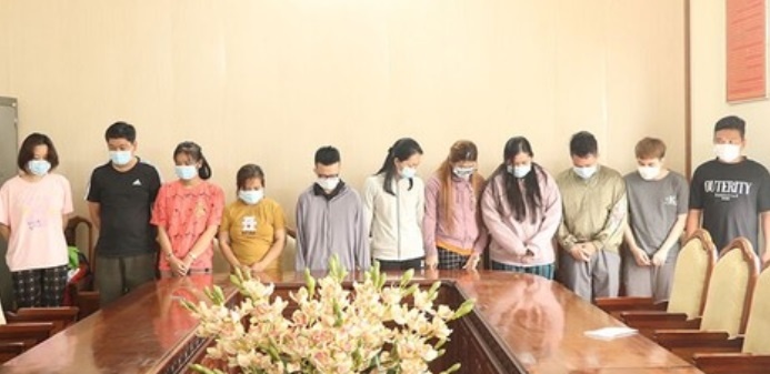 lua dao,  chuyen tien,  chiem doat tai san, anh 1