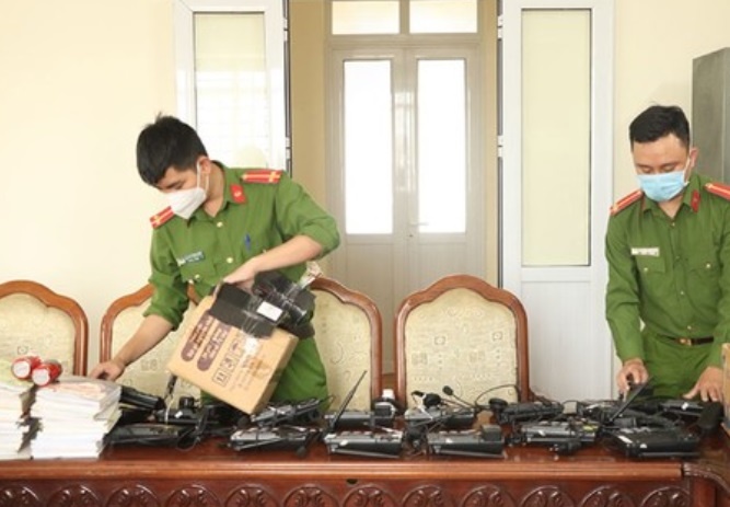 lua dao,  chuyen tien,  chiem doat tai san, anh 3