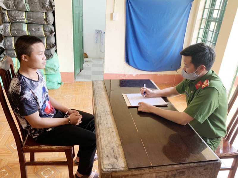 Ep vo ban con trai rieng vi so bi chia tai san hinh anh