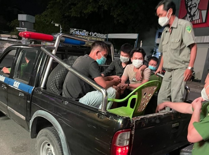 Bi dot kich, dan bay o TP.HCM tau tan ma tuy hinh anh