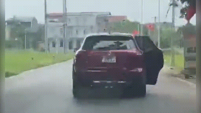 Oto chay tren duong nhung cua van mo hinh anh