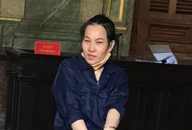 người phụ nữ tưới xăng đốt kho ảnh 1 nguoi phu nu tuoi xang dot kho anh 1