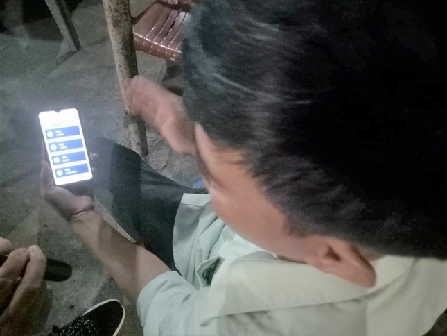 sap bay tin dung den anh 2