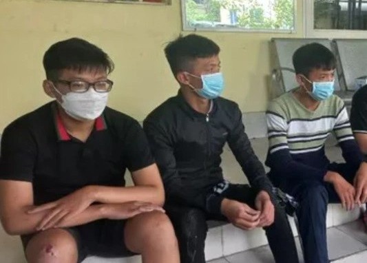 Hon 20 nguoi hon chien bang bom xang va no sung o TP Bien Hoa hinh anh