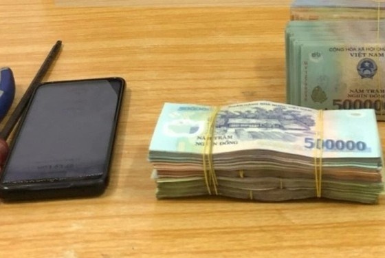 Trom du lieu camera an ninh roi 'rinh' ket sat co 300 trieu dong hinh anh