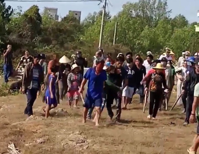 hon chien o dam tang anh 1