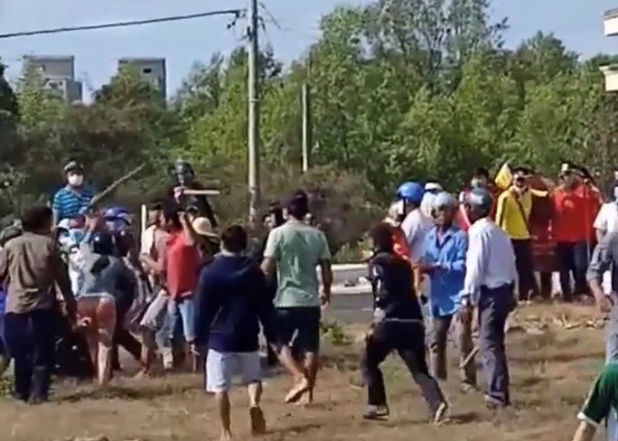 hon chien o dam tang anh 2