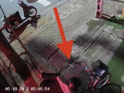 Nguoi ban ve so trinh bao bi giat tui chua tien, vang hon 300 trieu hinh anh