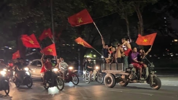 cổ vũ đua xe ảnh 1 co vu dua xe anh 1