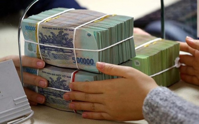 Nhan vien buu dien tat toan khong 28 so tiet kiem cua khach hinh anh