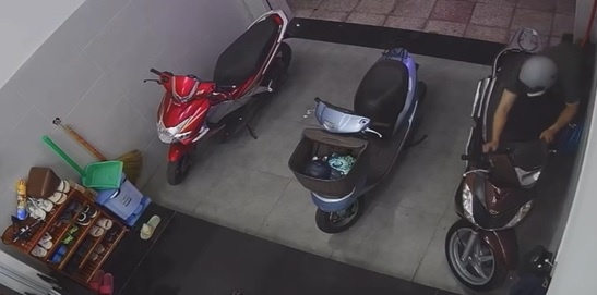 Trom be khoa xe SH trong 10 giay hinh anh