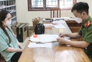 Khoi to nguoi phu nu trom hon 3 cay vang tri gia gan 200 trieu dong hinh anh