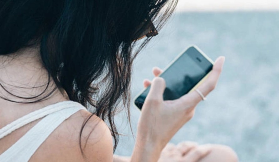 Gui anh khoa than cho ban trai, be gai 12 tuoi bi tong tien hinh anh