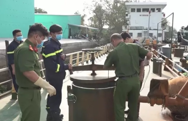 De nghi truy to 74 nguoi trong vu buon lau 200 trieu lit xang gia hinh anh