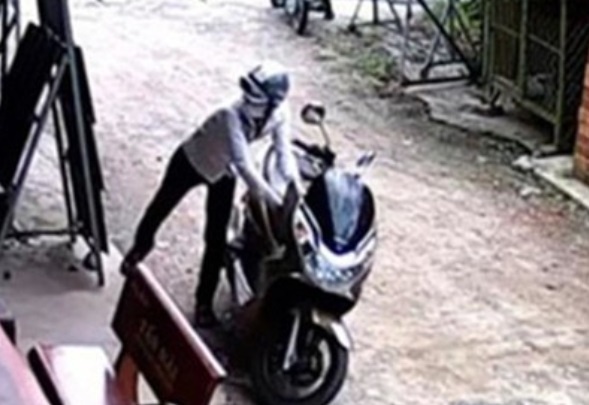 Lam ro ke trom xe tu dau vet hien truong hinh anh