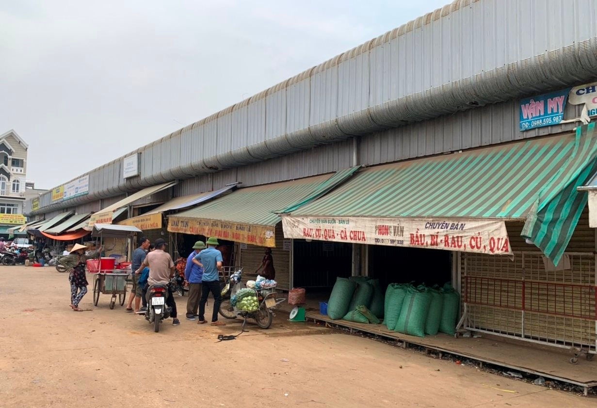 Dang nam ngu tai kios, nam thanh nien bi dam chet hinh anh