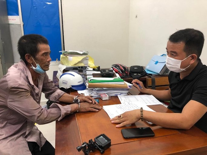 911 Da Nang tom gon 2 nguoi cuop dien thoai cua phu nu hinh anh