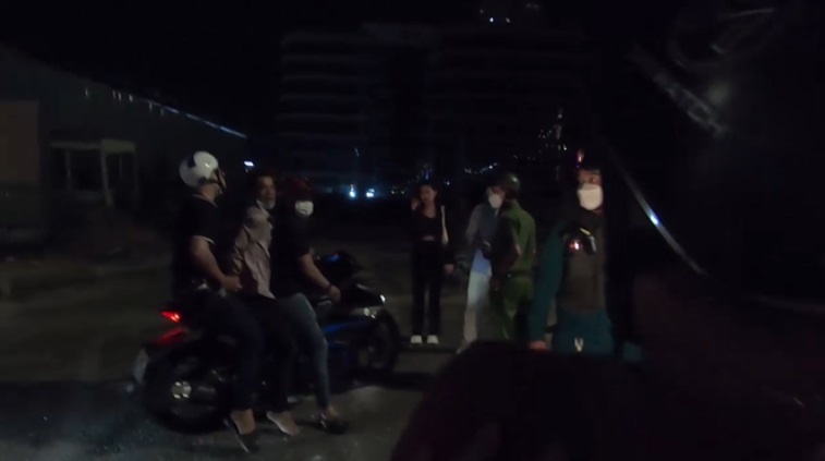 cuop dien thoai cua phu nu anh 2