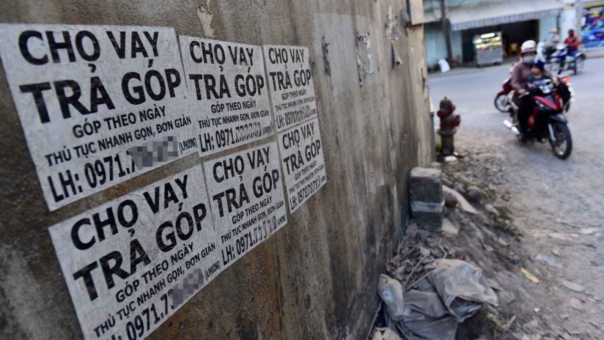 Cong nhan bo viec do bi doi no hinh anh