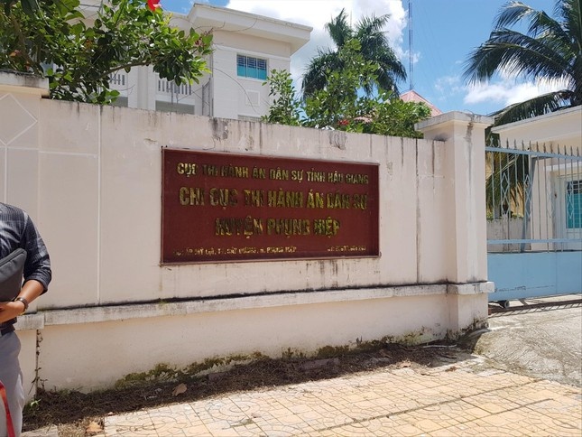 Can bo thi hanh an dan su lua dao anh 1