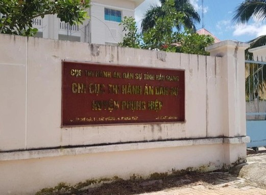 Can bo thi hanh an dan su o Hau Giang bi to lua dao hinh anh