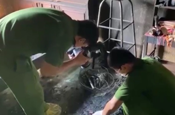 Hien truong vu 2 phu nu tu vong trong phong ngu hinh anh