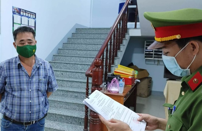 Dai gia, trum buon lau va nguyen can bo cong an bi bat vi rua tien hinh anh