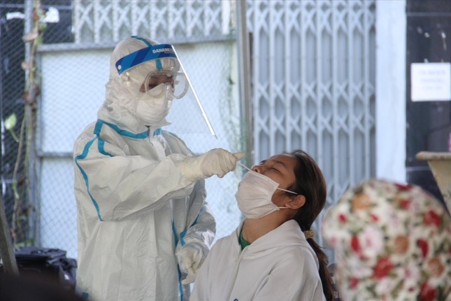 Cong an lat tay thu doan Giam doc CDC Da Nang dung de truc loi hinh anh