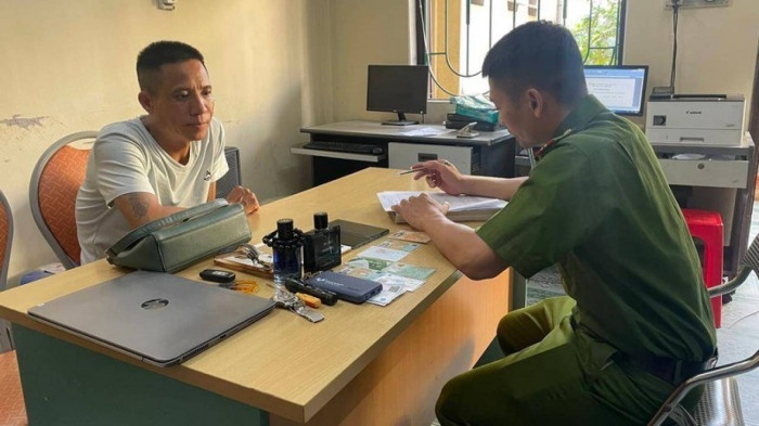 Ga dan ong chuyen len vao nha trom tai san o Hai Duong hinh anh