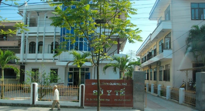 Hang loat sai pham tai cac co quan y te Quang Tri hinh anh