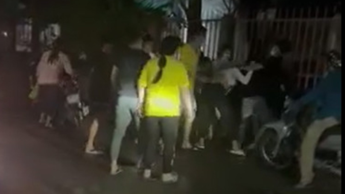 Nu cong nhan 19 tuoi o Binh Duong bi danh hoi dong hinh anh