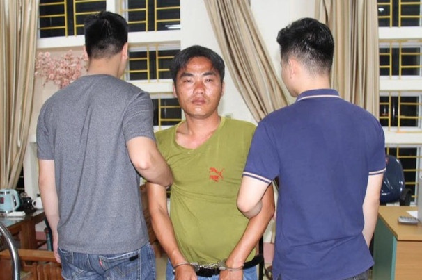 Bat giu doi tuong van chuyen 600 vien ma tuy tong hop hinh anh