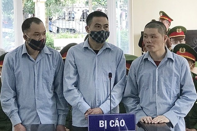 Tu hinh 3 bi cao van chuyen trai phep 12 banh heroin hinh anh