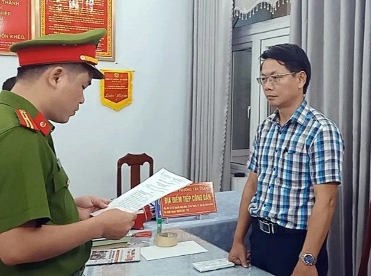 Khoi to giam doc nhan hoi lo trong vu mua 30 xe dien tai Hoi An hinh anh