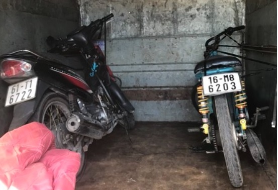Kiem tra xe vi pham giao thong, phat hien cho moto gan bien so gia hinh anh