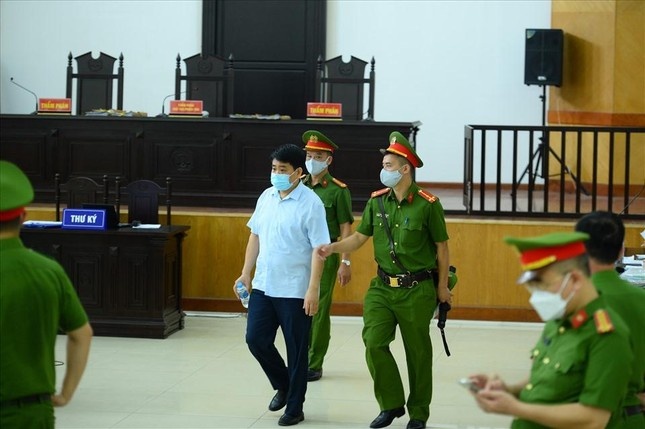 Ông Nguyễn Đức Chung nộp bệnh án ảnh 1 Ong Nguyen Duc Chung nop benh an anh 1