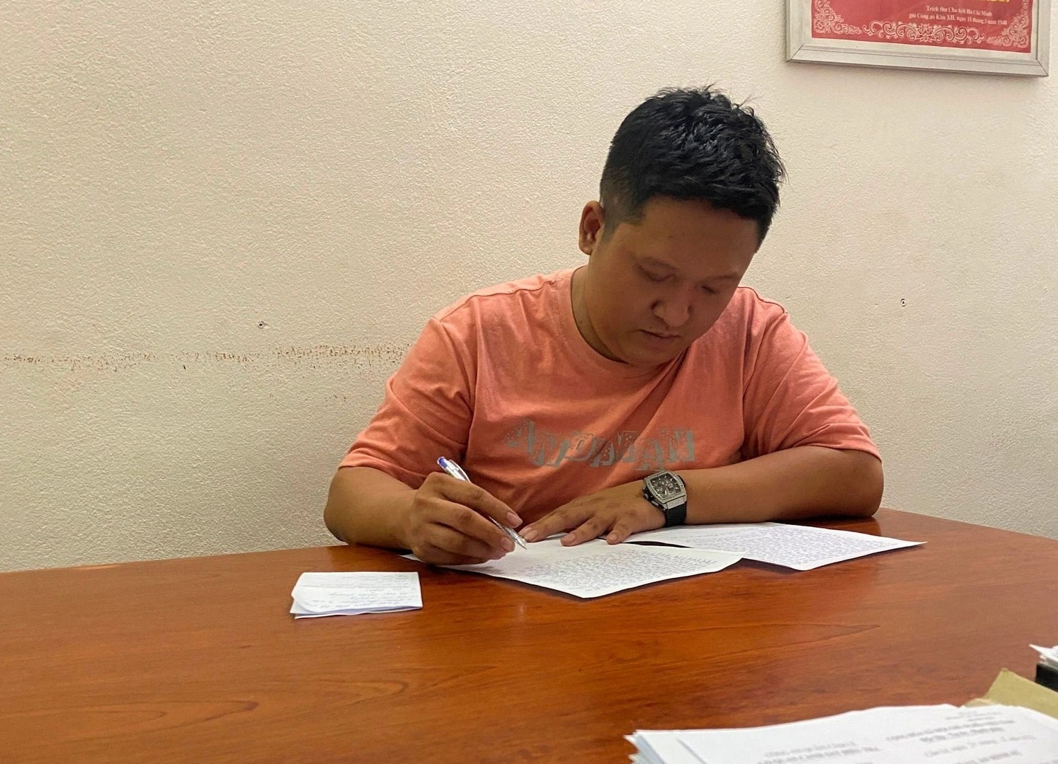 Bat ke lua dao ban oto chiem doat gan mot ty dong hinh anh