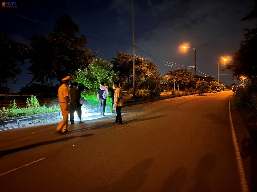 Nam sinh vien nam chet giua duong trong khu Dai hoc Quoc gia TP.HCM hinh anh