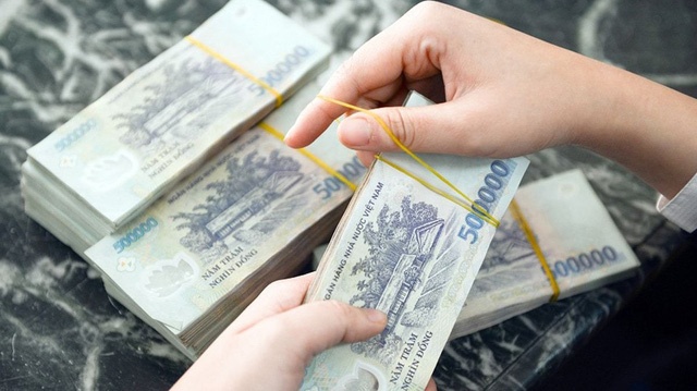 Bat giu nguoi cho vay tien voi lai suat 400% moi nam hinh anh