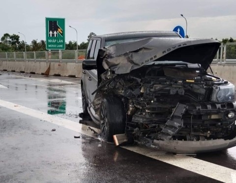 Xe hop Range Rover tong xe 7 cho lat nhao khien 5 nguoi bi thuong hinh anh