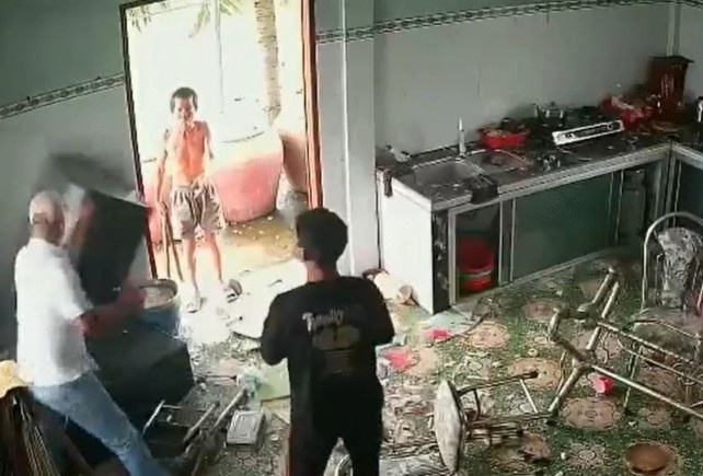 Khoi to nhom dap pha tai san cua ba cu 78 tuoi hinh anh