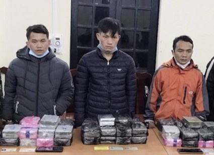 Chan dung cung duong van chuyen 100 banh heroin hinh anh