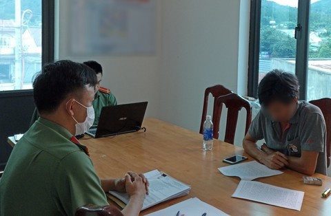 Phat 5 trieu dong doi tuong xuc pham CSGT tren mang xa hoi hinh anh