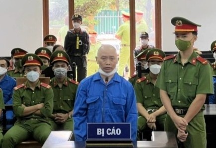 Tu hinh ke buon ma tuy, pha cong tay bo tron sau khi bi bat hinh anh