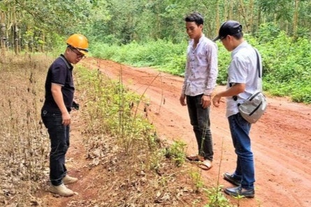 Tam giu doi tuong cham lua dot chan be trai 8 tuoi o Dak Lak hinh anh