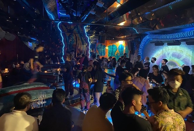 thu giữ 40 bình khí cười ảnh 1 thu giu 40 binh khi cuoi anh 1