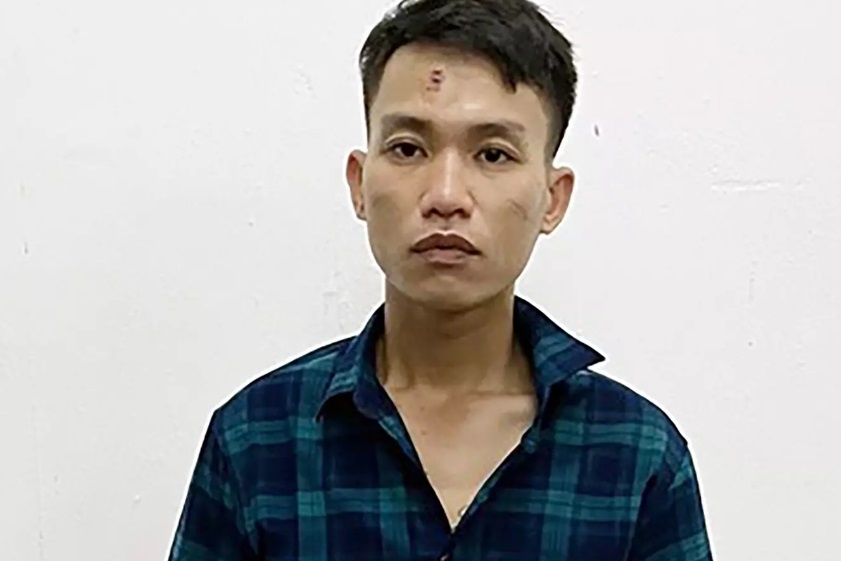 Dung dao khong che nu nhan vien cua hang de cuop tien hinh anh