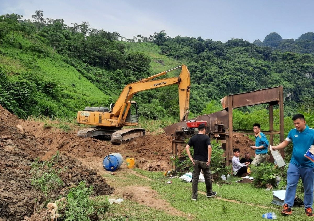 Trieu tap chu mo vang trai phep o khu vuc giap ranh Cao Bang - Bac Kan hinh anh